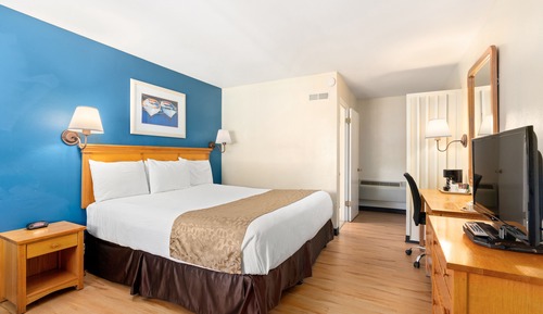 Zimmer, 1 King-Bett, Poolseite