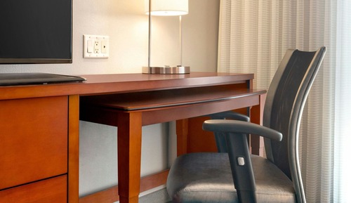 Zimmer, 1 King-Bett und Schlafsofa (Mobility/Hearing Access, Roll-in Shwr)