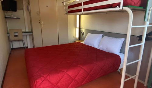 Standardzimmer, Mehrere Betten (1 Double and 1 Single bed)