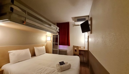 Standardzimmer, Mehrere Betten (1 Double and 1 Single bed)