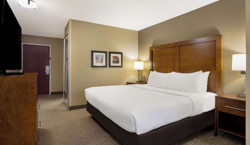 Suite, 1 King-Bett und Schlafsofa, barrierefrei, Nichtraucher (with Sofabed)