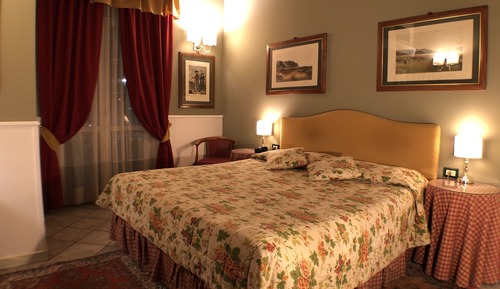 Classic-Doppel- oder -Zweibettzimmer