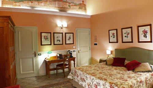Superior-Doppel- oder -Zweibettzimmer