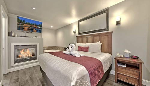 Suite, 1 King-Bett (California Suite)