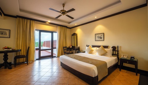 Deluxe-Suite, 1 King-Bett (Including Free wifi)