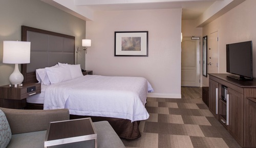 Zimmer, 1 King-Bett (Pool/Courtyard View)