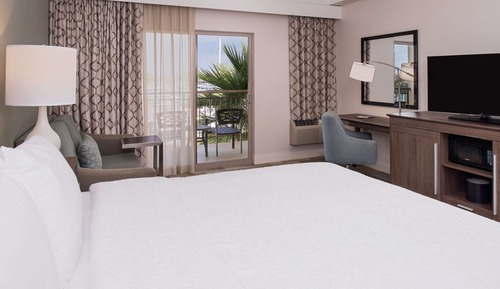 Zimmer, 1 King-Bett und Schlafsofa, Nichtraucher, Blick auf den Jachthafen (Shower Only)