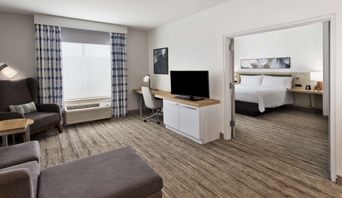 Suite, 1 King-Bett (Hearing Accessible)