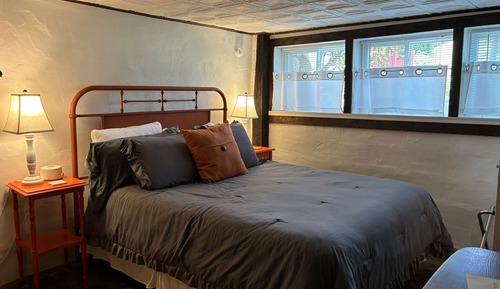 Economy-Doppelzimmer, eigenes Bad, Blick auf den Innenhof (Tracks & Trails)