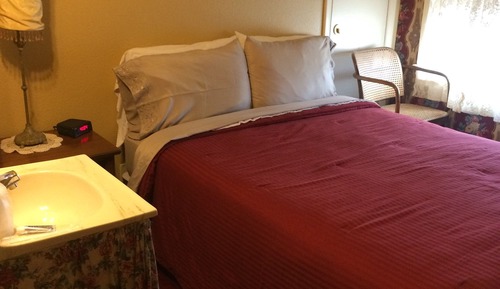 Zimmer (Room #6, Full Bed)