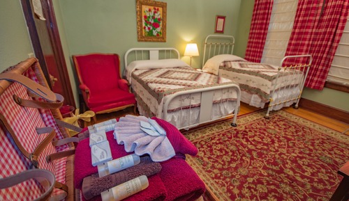 Standardzimmer, Mehrere Betten, eigenes Bad (Standard Double and Single Bed 204)