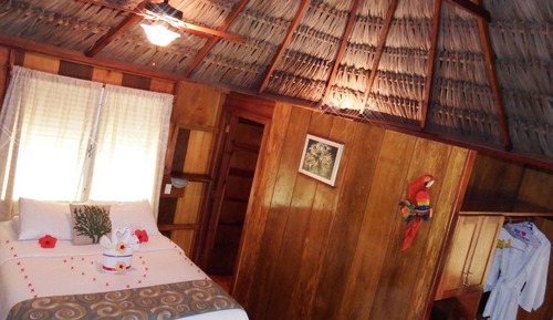 Bungalow, zum Garten hin