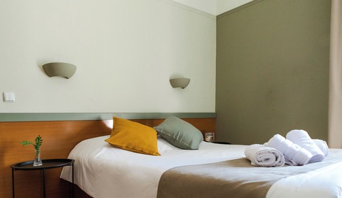 Doppel- oder Zweibettzimmer