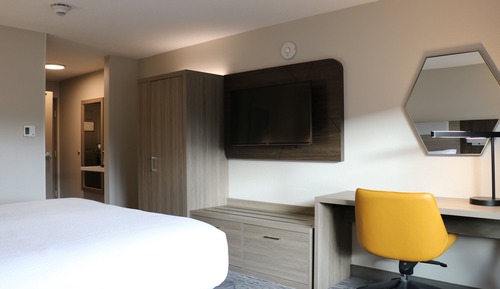 Standardzimmer, 1 King-Bett, barrierefrei (Mobility, Roll-In Shower)