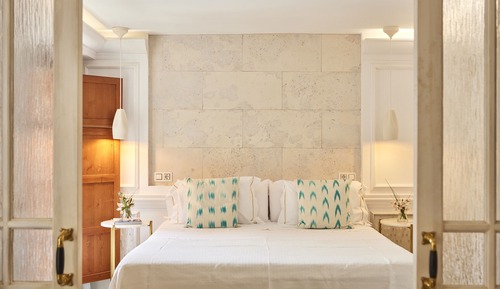 Junior-Suite (Living Room or Balcony)