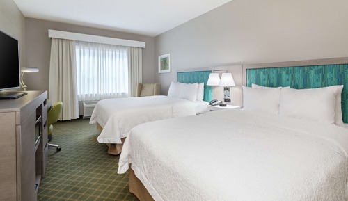 Zimmer, 2 Queen-Betten, barrierefrei, Badewanne