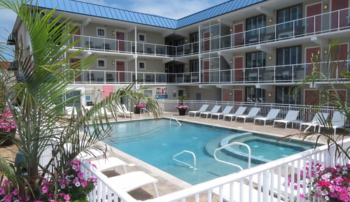 Queen Queen Suite Pool