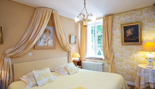 Doppel- oder Zweibettzimmer, eigenes Bad (Ségur)