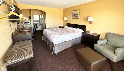 Standardzimmer, 1 King-Bett, Nichtraucher, Kühlschrank und Mikrowelle