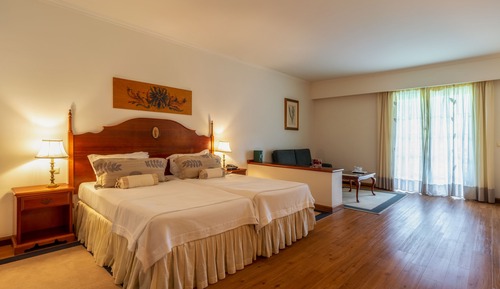 Junior-Suite, Balkon, Gartenblick