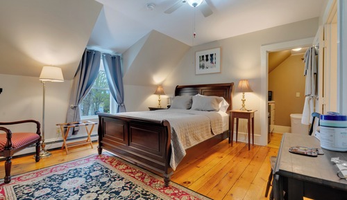 Standardzimmer, 1 Queen-Bett, Kühlschrank und Mikrowelle