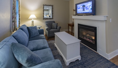 Zimmer, 1 Queen-Bett und Schlafsofa, Blick auf den Innenhof