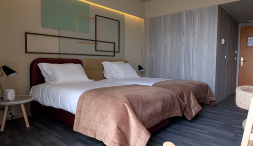 Doppel- oder Zweibettzimmer (2 adults + 1 child)