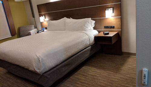 Standardzimmer, 1 King-Bett, barrierefrei (Comms Accessible. Roll-In Shower)