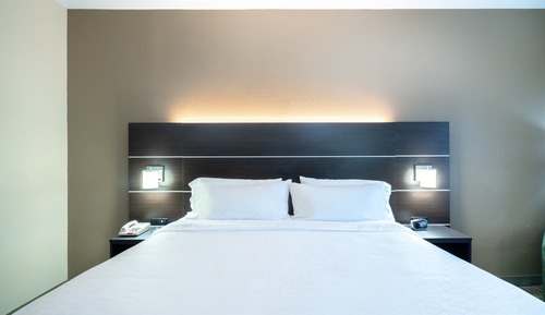 Standardzimmer, 1 King-Bett, rollstuhlgeeignete Dusche (Mobility Accessible)