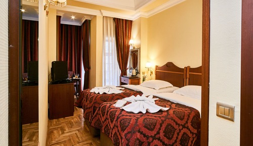 Superior-Doppel- oder -Zweibettzimmer