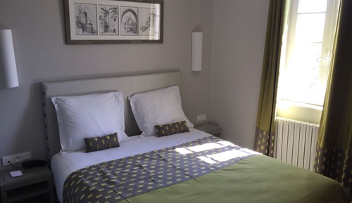Superior-Doppelzimmer, eigenes Bad, zum Garten hin