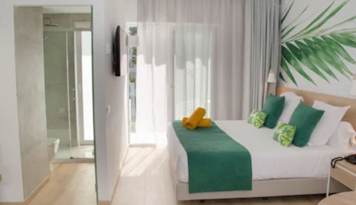 Superior-Doppelzimmer, Balkon, Poolblick