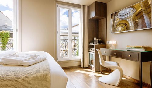 Superior-Doppel- oder -Zweibettzimmer