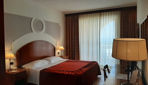 Standard-Doppel- oder -Zweibettzimmer