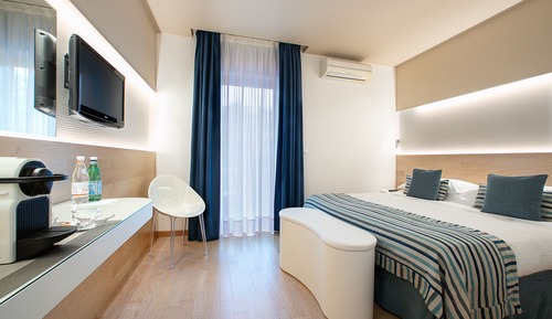 Superior-Doppel- oder -Zweibettzimmer