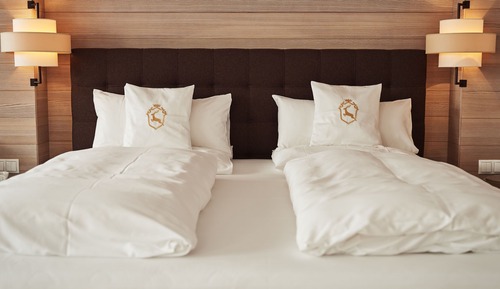 Basic-Doppel- oder -Zweibettzimmer, Nichtraucher, zum Garten hin