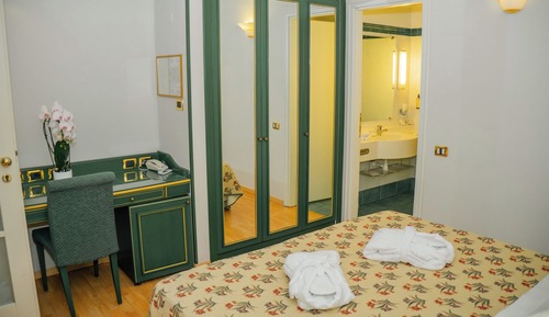 Classic-Doppel- oder -Zweibettzimmer, 1 Doppelbett oder 2 Einzelbetten, Terrasse, Meerblick