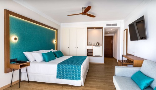 Superior-Zimmer, eingeschränkter Meerblick (2 adults + 1 child)