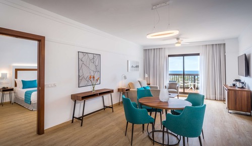 Junior-Suite (2 adults + 2 children)