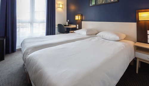 Superior-Doppel- oder -Zweibettzimmer