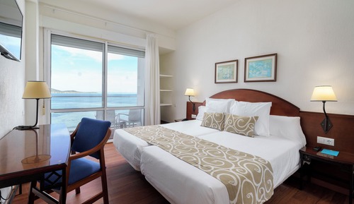 Double Menor Sea View (1 Adult + 1 child)