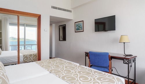 Double Menor Sea View (2 Adults)