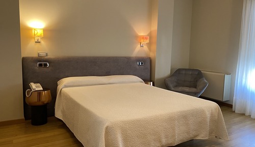Standard-Doppel- oder -Zweibettzimmer