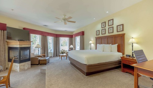 Suite, 1 King-Bett, Kühlschrank und Mikrowelle, Flussblick (Dining Table;Oversized Room)