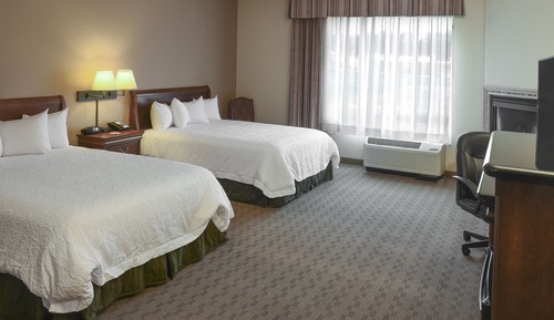 Zimmer, 2 Queen-Betten, barrierefrei, Kamin