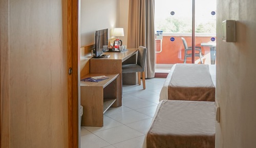 Dreibettzimmer (2 adultos + 1 niño)