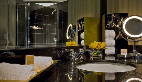 Zimmer, 2 Queen-Betten, barrierefrei, Badewanne