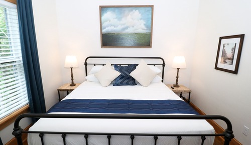 Windsor Cottage (Mills-Pound Cottages) Pet-Friendly