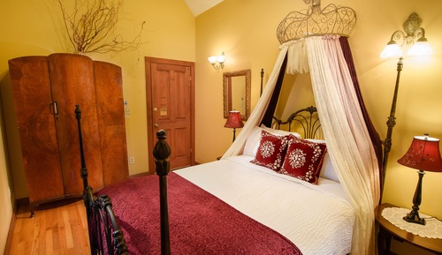 Zimmer (Not Pet Friendly)