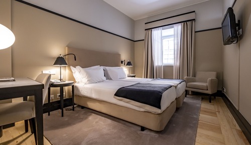 Superior-Doppel- oder -Zweibettzimmer
